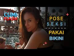 Hasil gambar untuk wulan guritno seksi bikini