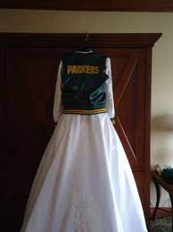Brianna S Wedding Dress Green Bay Packer Fan Weddings By Karolina Green Bay Packers Fans Wedding Coordinator Wedding