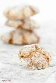amaretti rezept fur die leckeren saftigen platzchen aus italien rezept amaretti rezept rezept kekse kekse backen rezept