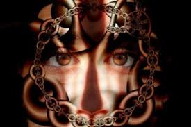 Le trouble de la personnalité paranoïde peut être distingué du trouble délirant (type persécuteur), de la schizophrénie, et des troubles dépressifs ou bipolaires avec caractéristiques psychotiques parce que dans ces troubles, les épisodes psychotiques (p. Paranoia Ursachen Symptome Diagnose Behandlung Hausmittel Krank De