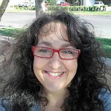 Leslie Usher's Instagram, Twitter & Facebook