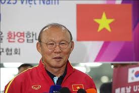 osen=손찬익 기자 베트남에서 야구 보급 프로젝트를 시작한 이만수 전 sk 와이번스 감독과 베트남 축구 대표팀 박항서 감독이 지난 17일 베트남 하노이에서 만났다. Xtunno7co0qtam