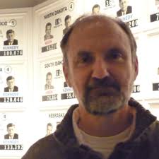 How does mRNA target level impact efficiency of RNAi gene knockdown?