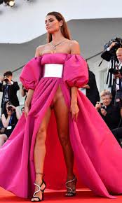 Giulia salemi e dayane mello esagerano sul red carpet della mostra del cinema di venezia. These Italian Models Revealing Dresses Are What Men Need To See Y101fm