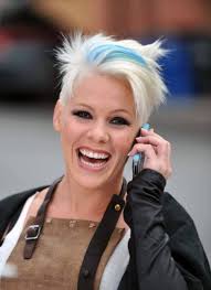 Pin By Brooke Martin On People Pink Singer Shakira Hair Pink Hair
