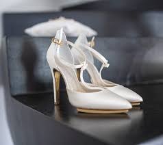 Disponibili anche guanti al gomito in raso bianco a 15,00eur. Potrivire GrozavÄƒ De Unde Pot CumpÄƒra Cost ScÄƒzut Scarpe Sposa Con Pizzo Centrulgermanbistrita Ro
