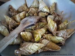 Dimana tradisi ini sampai sekarang masih tetap dipertahankan. Cara Rebus Ketupat Palas Noxxa Lagi Cepat Dan Mudah