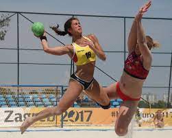 Hier und da muss man sich schon die frage stellen, ob sportfunktionäre dazu neigen, fern der realität im elfenbeinturm zu leben. Welt Wasserballerin Des Jahres Verleiht Dem Beachhandball In Spanien Medialen Schub