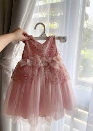 Tenang masalah model di pasaran juga sudah banyak kok. Like New Baju Pesta Anak Party Dress Birthday Sweet Mandy Ukuran 1 Tahun Bayi Anak Baju Bayi Di Carousell