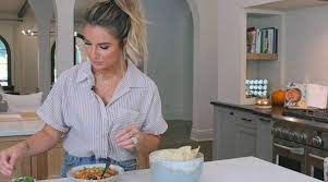 Jessie James Decker Shares Her Go To Cooking Music And A 10 Can Chili Recipe Perfect For Fall Gma