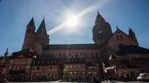 Informieren sie sich, lesen und schreiben sie kommentare und bewertungen. Anklagen Nach Geldwascheskandal Um North Channel Bank Aus Mainz