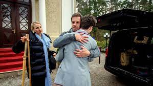 Alicia quält sich mit trauer und schuldgefühlen. Sturm Der Liebe Abschied Von Nils Und Desiree Tv Episode 2018 Imdb