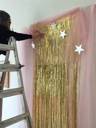 Smile How To Create A Diy New Year S Eve Photo Booth New Years Eve Decorations New Year S Eve Backdrop Newyear