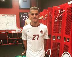 Centenas de pessoas saíram às ruas de buenos aires para se despedir do craque argentino, que morreu de parada cardiorrespiratória. Jogador Morre Vitima De Tubarao Enquanto Surfava Na Australia Hardcore