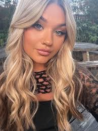 Leanne Gill's Instagram, Twitter & Facebook