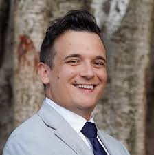 I'm looking here to see if there is any groups in the area who get together  maybe at a public place or local community spot and play like retro video  games? Im