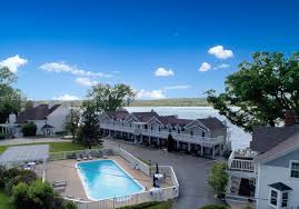 The package which includes one nights accommodation in one of four poster bedrooms featuring spa baths, sparkling wine on arrival, a 3 course dinner from our main menu and full english breakfast is priced at £166 / couple. The 10 Best Romantic Hotels In Lake Geneva Of 2021 With Prices Tripadvisor