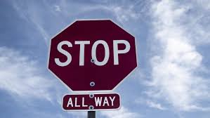 Finde und downloade kostenlose grafiken für stoppschild. Stoppschild Auf Bewolktem Hintergrund 2029494 Stock Photo Bei Vecteezy