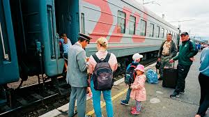 Jalan keretapi itu juga telah menyenangkan perjalanan keluar masuk buruh dan pelombong ke tempat pekerjaan. Sepuluh Hari Di Atas Rel Bagaimana Kehidupan Di Dalam Kereta Api Trans Siberia Russia Beyond