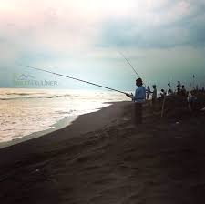 Pantai klayar menjadi salah satu pantai yang tidak bisa dilewatkan jika mengunjungi kota pacitan. Wisata Pantai Bugel Lokasi Rute Daya Tarik Fasilitas Harga Tiket