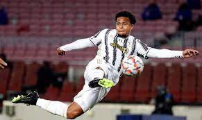 Weston mckennie is an american football player who is currently playing for the german club, schalke 04, and the united states national team. Juve Angebote Fur Mckennie