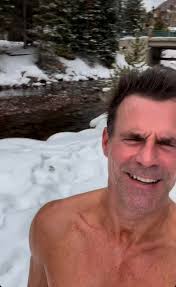 Cameron Mathison (Drew) and friends doing a cold plunge at 32 degrees.  Cameron mentions “my feet are frozen”. Who wants to warm him up? 😉