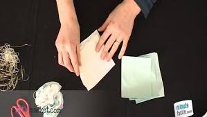La taille adéquate est de 8 cm x 8 cm. Origami Comment Faire Une Fleur En Papier Minutefacile Com