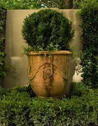 The versailles planter box was designed in 1670 by andre le notre, chief gardener for louis xvi at. Pots Urns Julian Ronchi