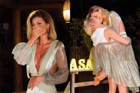 A questão é quantos glitters vou engolir. Vitoria Strada Revela Que Ficou Em Choque Com Pedido De Noivado No Reveillon Marcia Piovesan