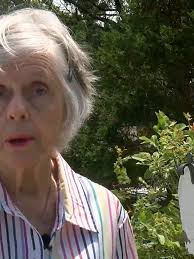 Swansboro police officer helps resident after mailbox destroyed