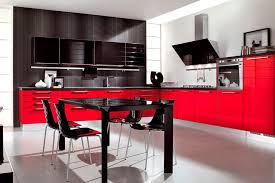 Un diseño monocromático y un interior en negro es inaceptable, pero los colores oscuros también pueden dominar, si usted tiene una cocina grande y bien iluminado, y ya está listo para un ambiente extravagante. Disenos De Cocinas Integrales En Color Rojo Y Negro