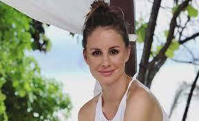 A kockahas feldolgozása az iromba által ének: Erika Szabo Secretly Married