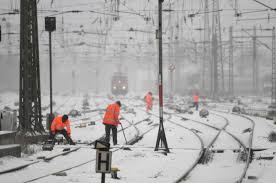 Datorită exprimă ceva pozitiv, în timp ce din cauza exprimă un lucru negativ. Olanda Si Germania Sub Cod Rosu De Vreme Severa Caderi Masive De Zapada Au Dat Peste Cap Transporturile Galerie Foto