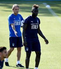 .e tu che sei un campione e ti chiami bobby goal.(tutto il resto è noia!!!). Roberto Mancini Tactics And Coaching Style Include Blasting Music