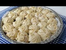 hazir yufka ile yapilan en gosterisli borek tariflerinden biri olan bu yenen gul boregi tarifinin seklinin guzelli yemek tarifleri yemek kolay yemek tarifleri