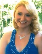 Mozelle Hicks's Instagram, Twitter & Facebook