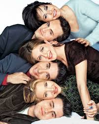 Главные герои — шестеро друзей — рейчел (дженнифер энистон), моника (кортни кокс), фиби (лиза кудроу), джоуи (мэтт леблан), чендлер. Is Friends Still The Most Popular Show On Tv