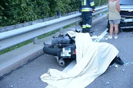 Incidente stradale nell'aquilano vicino campotosto, è morto purtroppo un 32enne di offida, davide marinucci. Frangarto Incidente Con Due Moto E Un Auto Coinvolte Un Ferito Grave Locale Alto Adige
