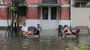 Banjir kepung semarang setelah hujan mengguyur sejak jumat 5 februari malam hingga sabtu situasi peron stasiun tawang semarang, jawa tengah, yang terendam banjir, sabtu, 6 februari. Vhkrdj9hbwrgrm