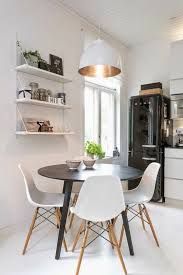 Les meubles ont été parfaitement finis avec l'huile de cire dure, qui est un mélange d'huiles naturelles sélectionnées et. La Plus Originale Table De Cuisine Ronde En 56 Photos Table Ronde Cuisine Cuisine Ronde Table A Manger Ronde