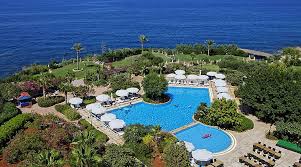 Özellikle lüks otelleri, casinoları, gece hayatı ve denizinin hem eğlenmek hem de dinlenmek için tercih edebileceğiniz kıbrıs otelleri arasından kendiniz için en uygun olanı tercih etmelisiniz. Merit Crystal Cove Hotel Kibris Kibris Girne Otelleri