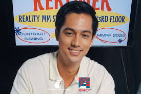 And there's more to our powerhouse Rekonek cast! ❤️🎄 Meet Kelvin Miranda,  Kokoy De Santos, Alexa Miro, Raf Pineda, Vance Larena, and Daumier Corilla  during their contract signing for the upcoming Metro