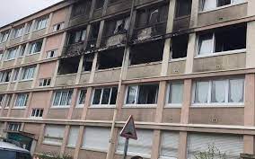 Hauts De Seine Un Incendie Fait Neuf Blesses Dont Un Grave Le Parisien