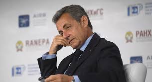 Macron Aurait Ete Furieux Contre Sarkozy Pour Une Affaire De Rachat De Medias Par Bollore