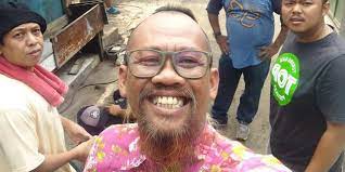 Syahrudin firdaus berperan sbg sapri. Alasan Sapri Selalu Pakai Kemeja Lengan Panjang Di Tukang Ojek Pengkolan Dream Co Id