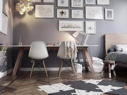 Schaut Euch Hier Nicht Unbedingt Die Mobel An Sondern Die Wandfarbe Ein Zartes Schmeichelndes Grau Als Tapete Oder Gestrichen Wi Wohnen Wohnung Wohn Design