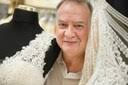 Soepel, zakelijk en geen gelul: Brian (58) van bruidsmodezaak in Hengevelde  krijgt Hoffelijkheidsprijs
