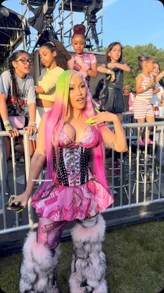 Mother & daughter day @iamcardib & kulture at gov ball for @katseyeworld  performance 💯🔥📸