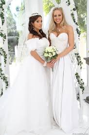 Beautiful Brides Are Having A Threesome photos (Julia Ann, Francesca Le)   MILF Fox