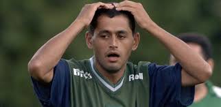 Sociedade esportiva palmeiras (brazilian portuguese: Arce Ve Paralelo Entre Palmeiras Atual E Time Rebaixado De 2002 Entra Na Situacao E Nao Sai 21 09 2012 Uol Esporte